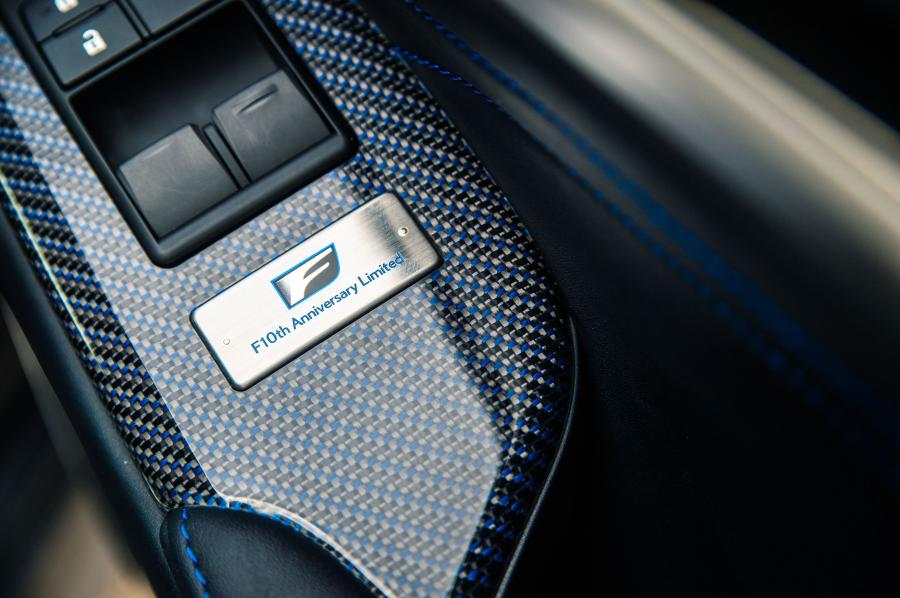 Детали интерьера Lexus RC F 10th Anniversary Limited 2018 года  (UK) (фото 34 из 34)